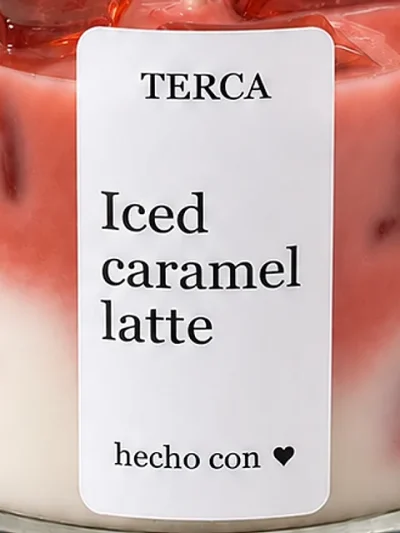 Detalle de la etiqueta de la vela TERCA Iced Caramel Latte