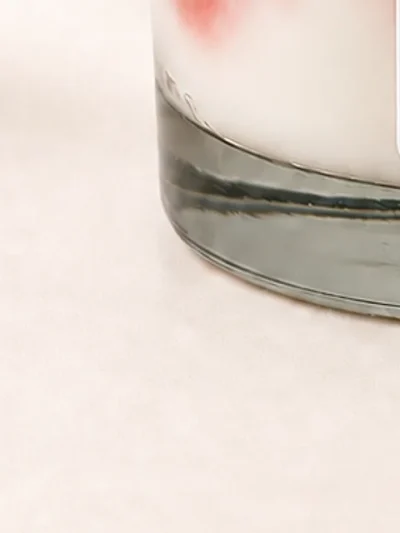 Detalle de el vaso de la vela TERCA Iced Caramel Latte